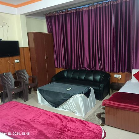 Goroomgo Varanasi Paradise Varanasi - Parking & Restaurant Available - Perfect Location And Comfortable Room מראה חיצוני תמונה