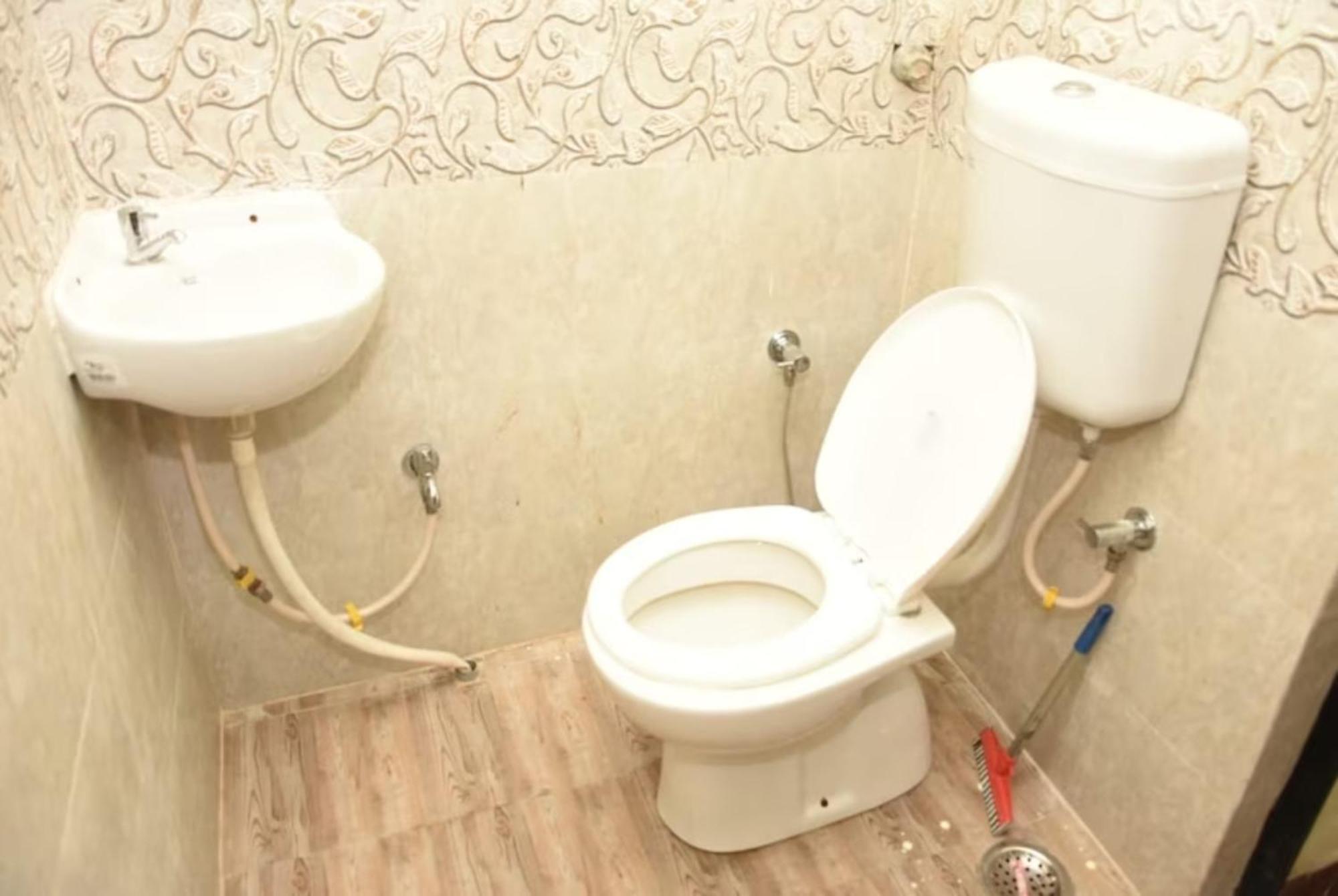 Goroomgo Varanasi Paradise Varanasi - Parking & Restaurant Available - Perfect Location And Comfortable Room מראה חיצוני תמונה