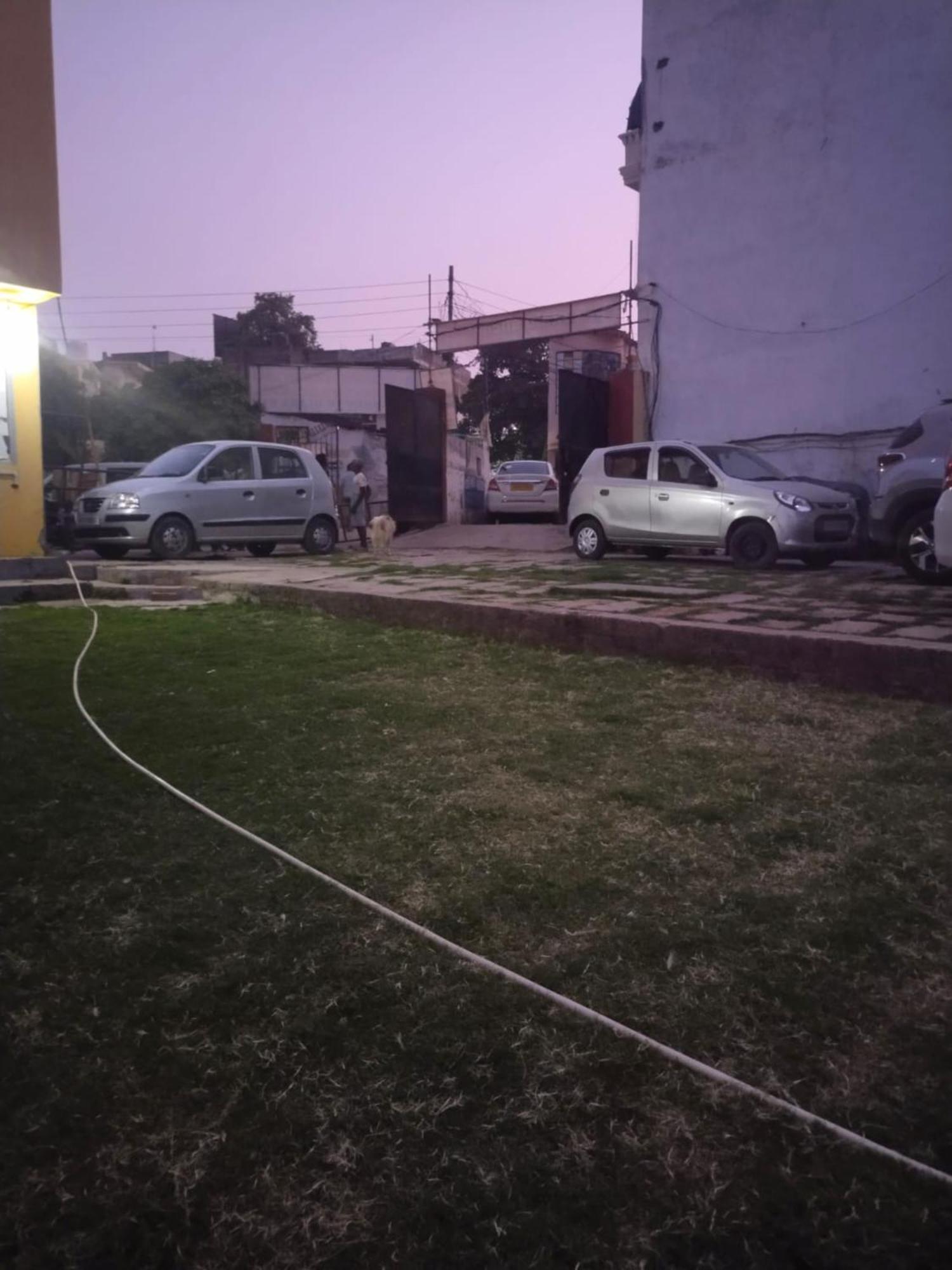 Goroomgo Varanasi Paradise Varanasi - Parking & Restaurant Available - Perfect Location And Comfortable Room מראה חיצוני תמונה