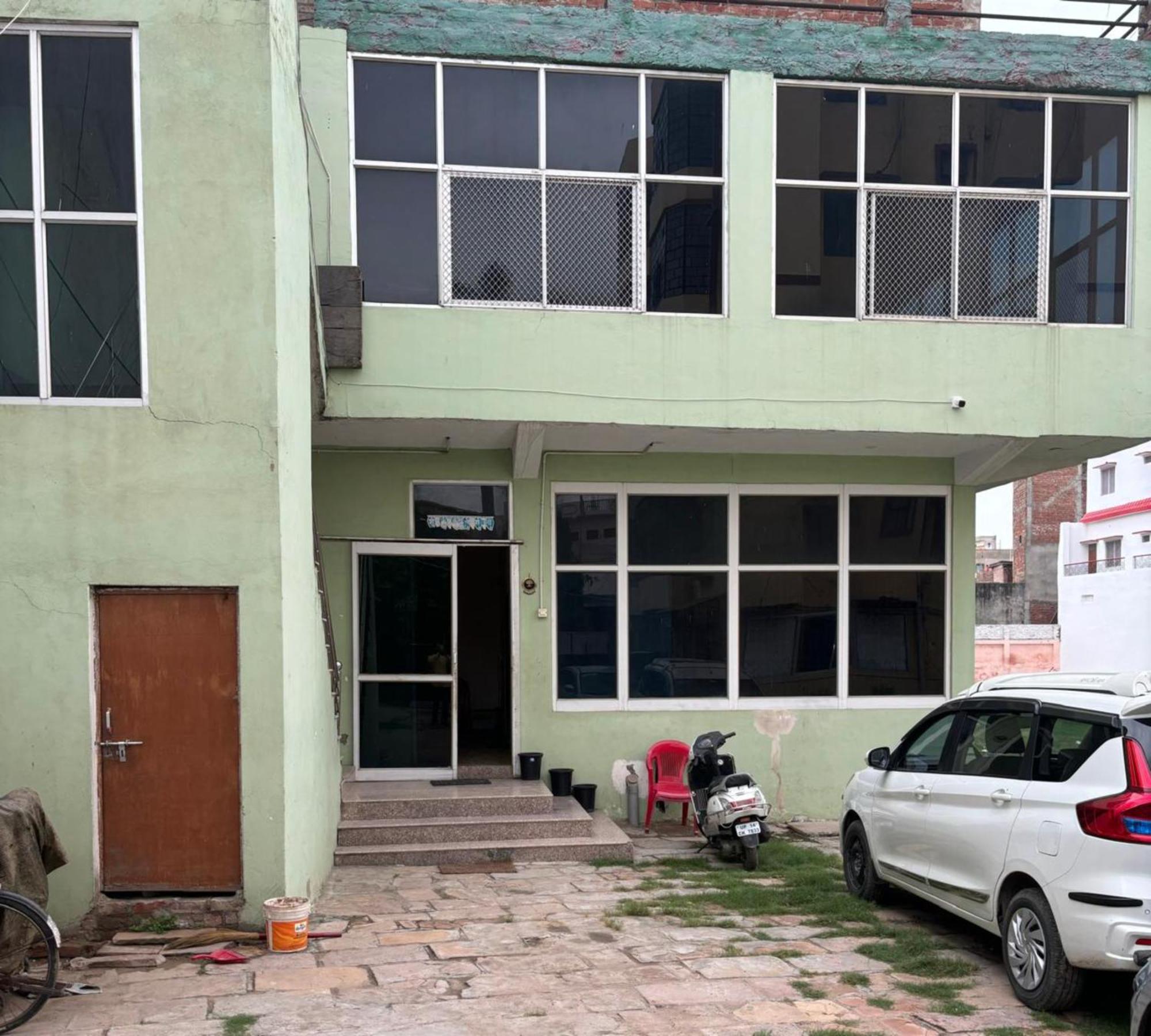 Goroomgo Varanasi Paradise Varanasi - Parking & Restaurant Available - Perfect Location And Comfortable Room מראה חיצוני תמונה